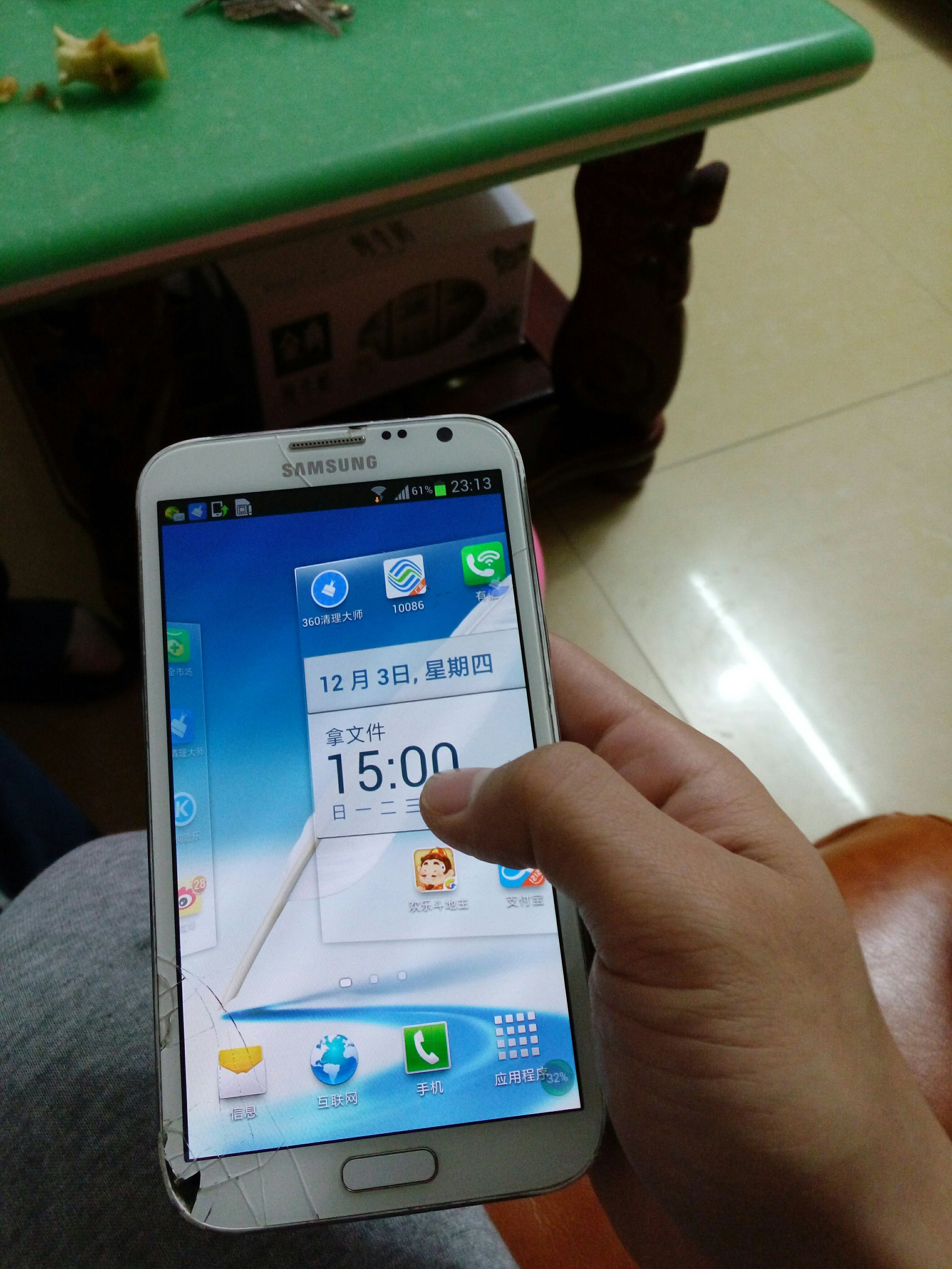 三星7100最新报价白色,三星7100最新报价白色——小巷中的秘密乐园