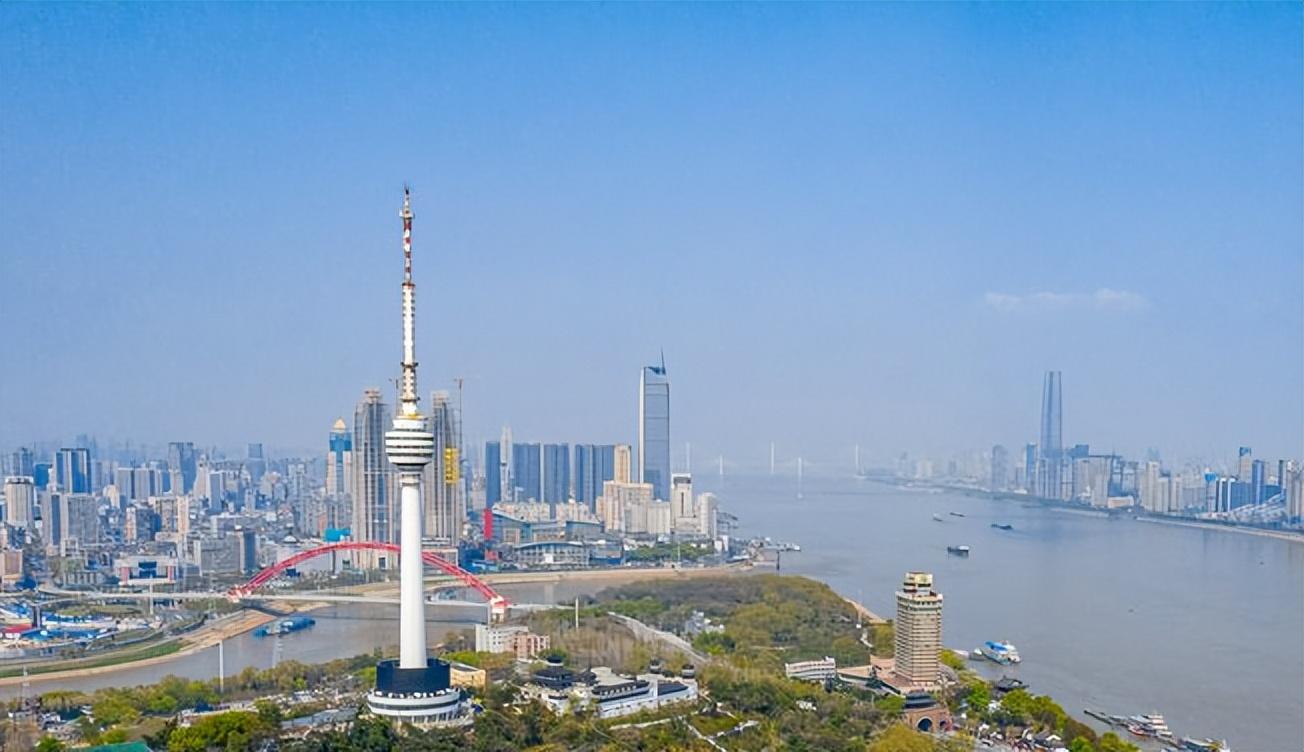 电视发射塔,电视发射塔，背景、历程与地位