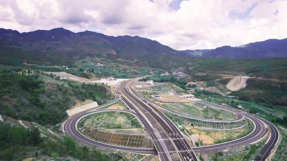 华丽高速公路最新情况,华丽高速公路最新情况,一路前行,成就与自信并行